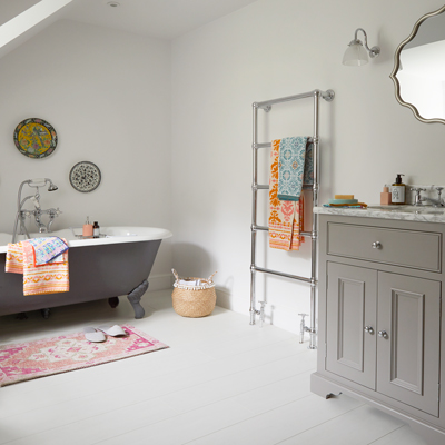 White water-resistant laminate in bathroom